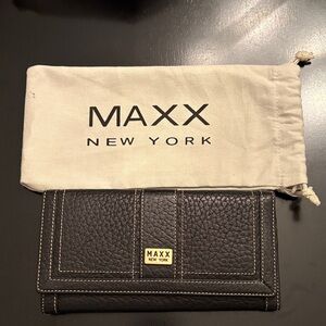 Vintage Maxx New York Textured Black Clutch